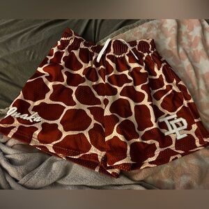 Inaka Power Shorts: giraffe print
